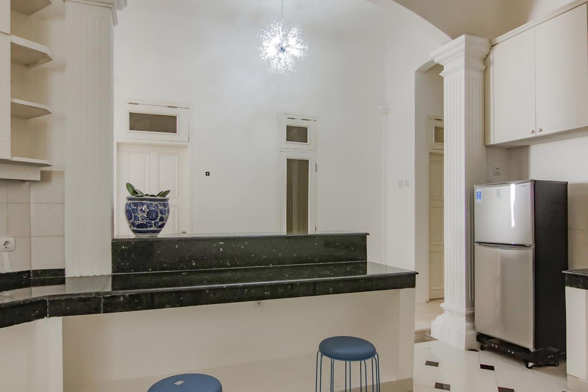 Super Oyo Capital O 90342 Kemang Garden Hotel Джакарта Екстериор снимка