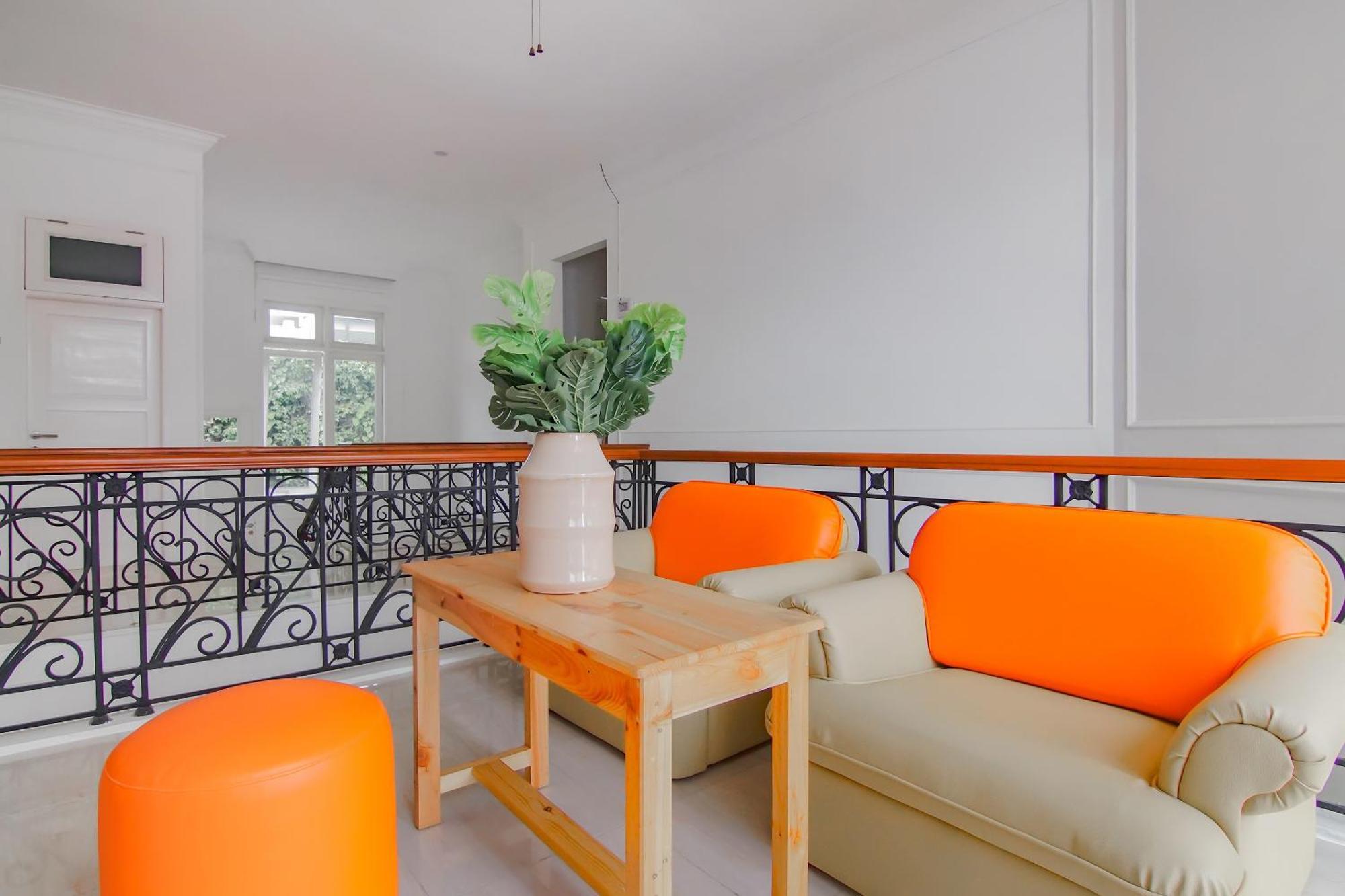 Super Oyo Capital O 90342 Kemang Garden Hotel Джакарта Екстериор снимка